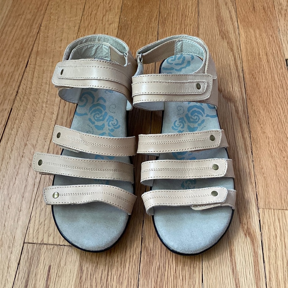 Propet aurora leather sandal